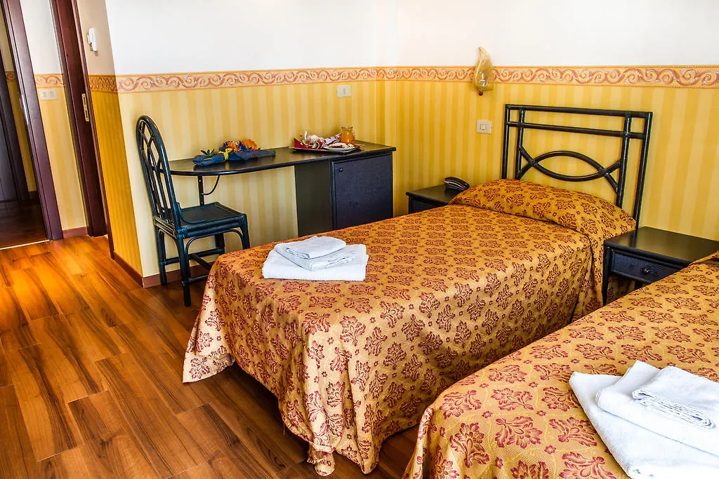 Hotel Consul - Family Hotel リッチョーネ 3*,  イタリア